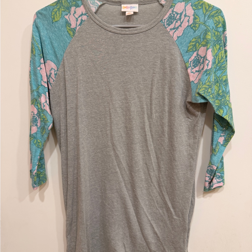 Lularoe Heather Gray Tee With Subtle Speckle